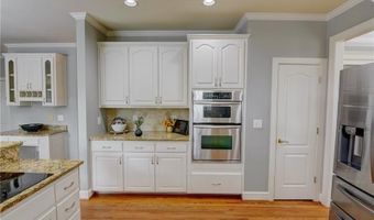 5196 Staverly Ln, Peachtree Corners, GA 30092