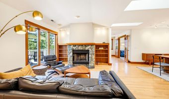 425 Merrill Cir, Ashland, OR 97520