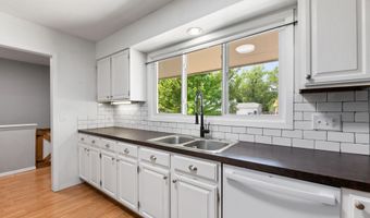 4034 Danbury St, Bel Aire, KS 67220