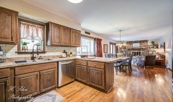 1402 Winaki Trl, Algonquin, IL 60102