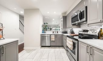 907 S ROLFE St 1A, Arlington, VA 22204