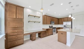 7010 OLD BENTON Dr, Apollo Beach, FL 33572