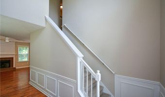 1045 Winthrope Chase Dr, Alpharetta, GA 30009