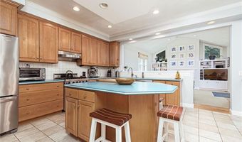 371 Glen Hill Dr, North Kingstown, RI 02874