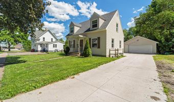 2812 Wood St, Ames, IA 50014