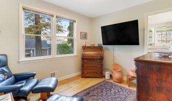 2700 N DINWIDDIE St N, Arlington, VA 22207