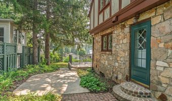 914 Ash St, Baraboo, WI 53913
