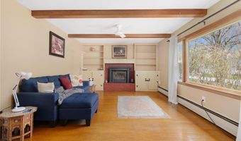 9 Valley Dr, Bristol, RI 02809