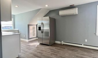 190 E Main Rd 3, Middletown, RI 02842