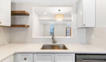 6630 MEDINAH Ln, Alexandria, VA 22312
