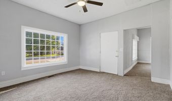 114 E College St, Aurora, MO 65605