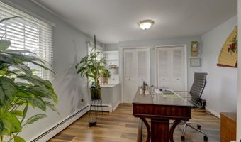 4 Lee Cir, Bloomfield, CT 06002
