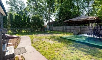 32 Sykes St, Warwick, RI 02886