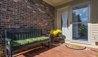 112 Pine Glen Dr C-2, East Greenwich, RI 02818