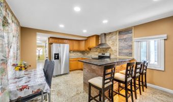 600 Broadway D14, Amityville, NY 11701