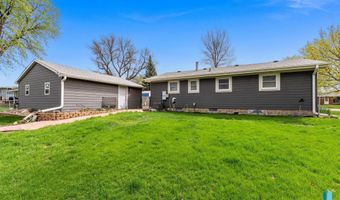 113 S 5th Ave, Brandon, SD 57005