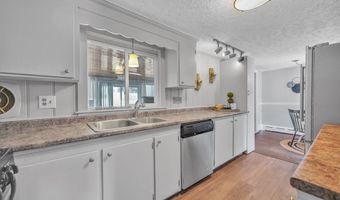 31 Darling St, Acushnet, MA 02743