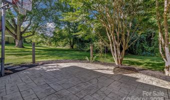 5 Fairway Dr, Arden, NC 28704