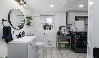12 Hidden Valley Ln, Lincoln, RI 02865