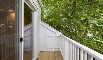 28 Young St 3, Newport, RI 02840