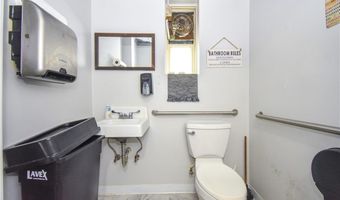 82 COURT Sq, Alexander City, AL 35010