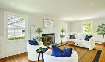 18 Chantilly Dr, Barrington, RI 02806