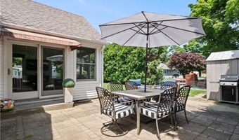 70 Baldwin Orchard Dr, Cranston, RI 02920