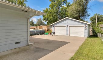 2614 E 38th Ct, Des Moines, IA 50317