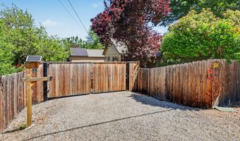 1423 E Main St, Ashland, OR 97520