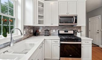 21 Huntington Ridge Rd, Bedford, NH 03110