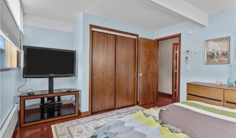 10 Ocean View Dr, Middletown, RI 02842