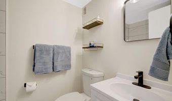5340 HOLMES RUN Pkwy 516, Alexandria, VA 22304