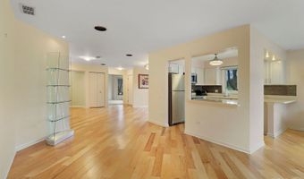 2060 N Charter Point Dr, Arlington Heights, IL 60004