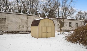 2218 Lee Dr, Akron, OH 44306