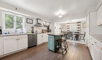 1527 Glenking Ln, Alliance, OH 44601