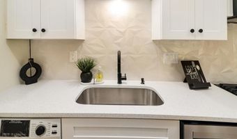 7980 AUDUBON Ave 203, Alexandria, VA 22306