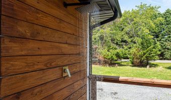 6438 KNOLL HILL Dr, Berlin, MD 21811