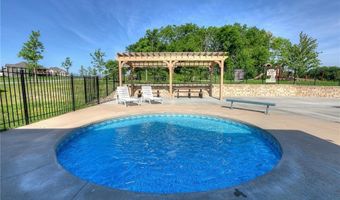 4270 Lake Shore Ct, Basehor, KS 66007