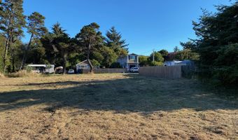 8 13th St, Bandon, OR 97411