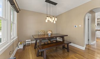 107 S Burton Pl, Arlington Heights, IL 60005