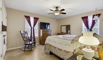 432 2nd St, Big Sandy, TN 38221