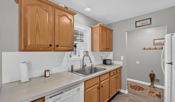 7774 E Ridge Dr, Almont, MI 48003