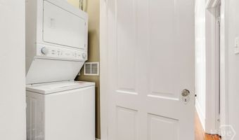 17 E 33rd St, Savannah, GA 31401