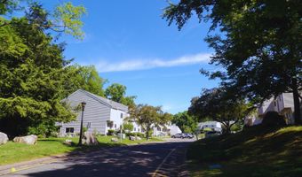 707 Timber Ln 707, Canton, CT 06019