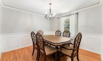 300 Chatham Dr, Aurora, OH 44202