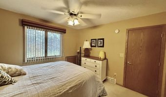 12925 Prairiewood Dr, Aberdeen, SD 57401