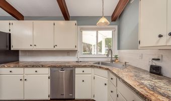 205 Westview Dr, Alma, MI 48801