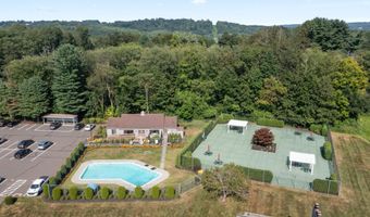 156 Heatherwood Dr 156, Brookfield, CT 06804