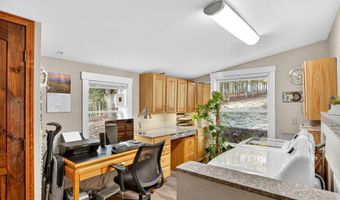 1026 Captain Ave, Aurora, MO 65605