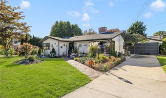 92 Turner Ave, Cranston, RI 02920